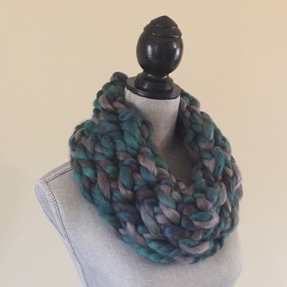 Handmade chunky arm knit infinity scarf - Picture 4 of 6